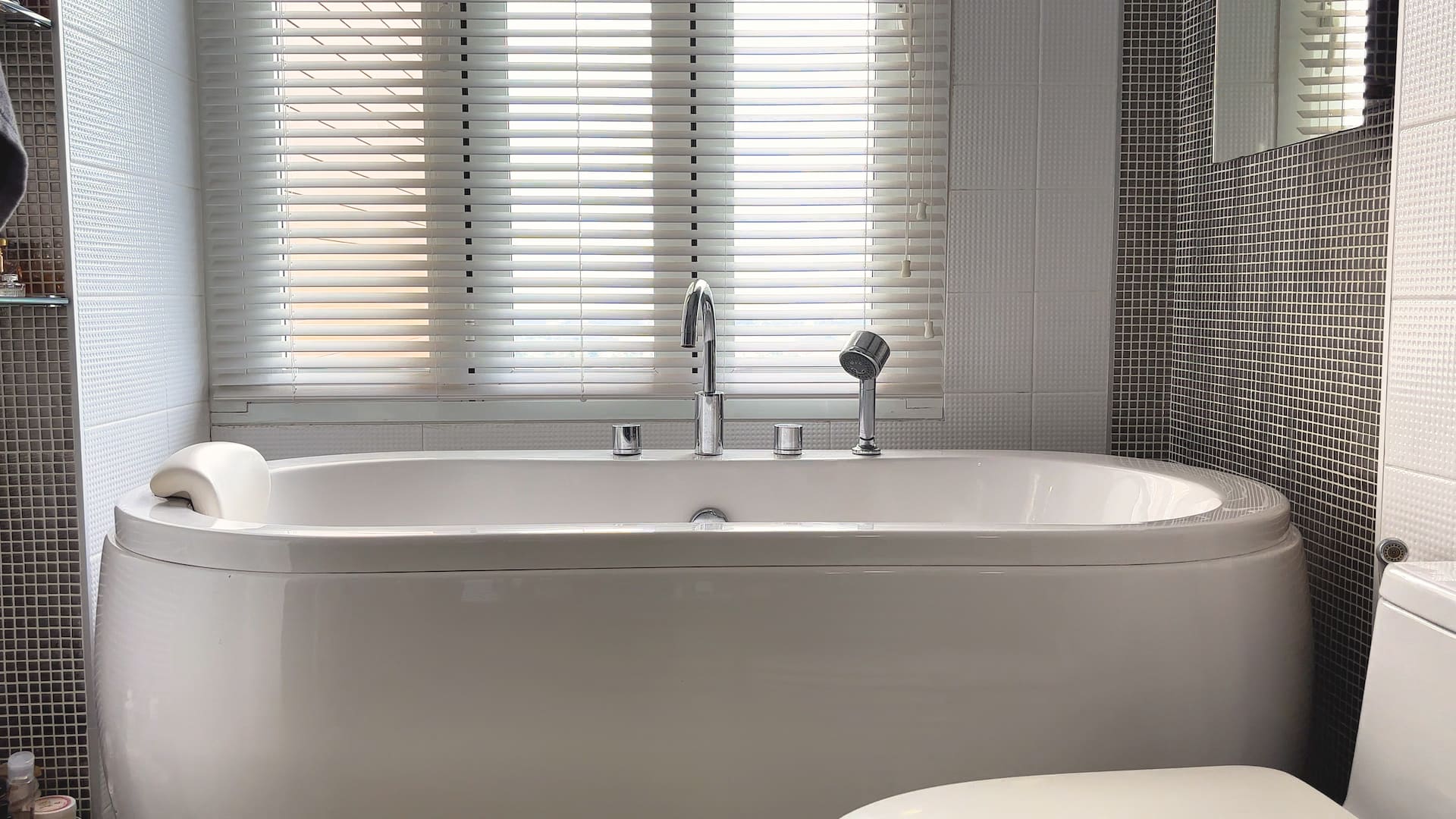 Стильная 3-спальная вилла с бассейном на продажу в районе Чавенг. - Фото 2